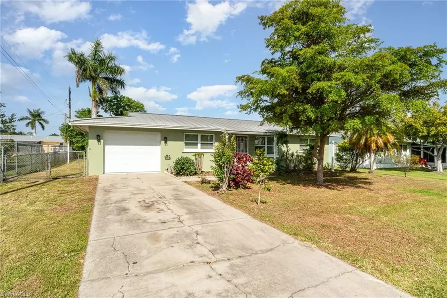 1385 Lincoln AVE, North Fort Myers, FL 33917