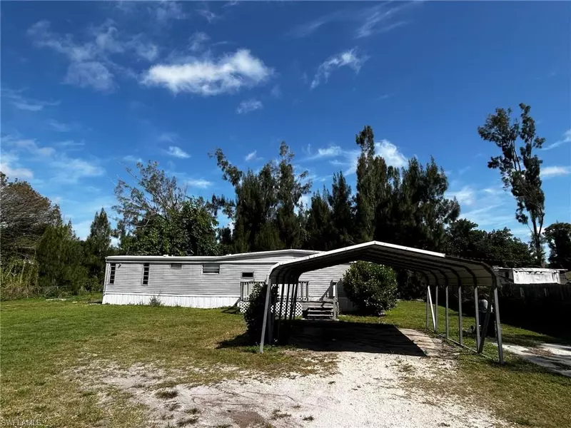 2378 Tucker LN, North Fort Myers, FL 33917