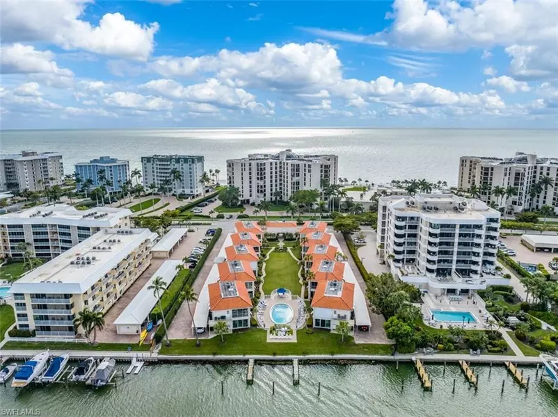 3070 Gulf Shore BLVD N #104, Naples, FL 34103