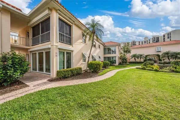 Naples, FL 34103,3070 Gulf Shore BLVD N #104