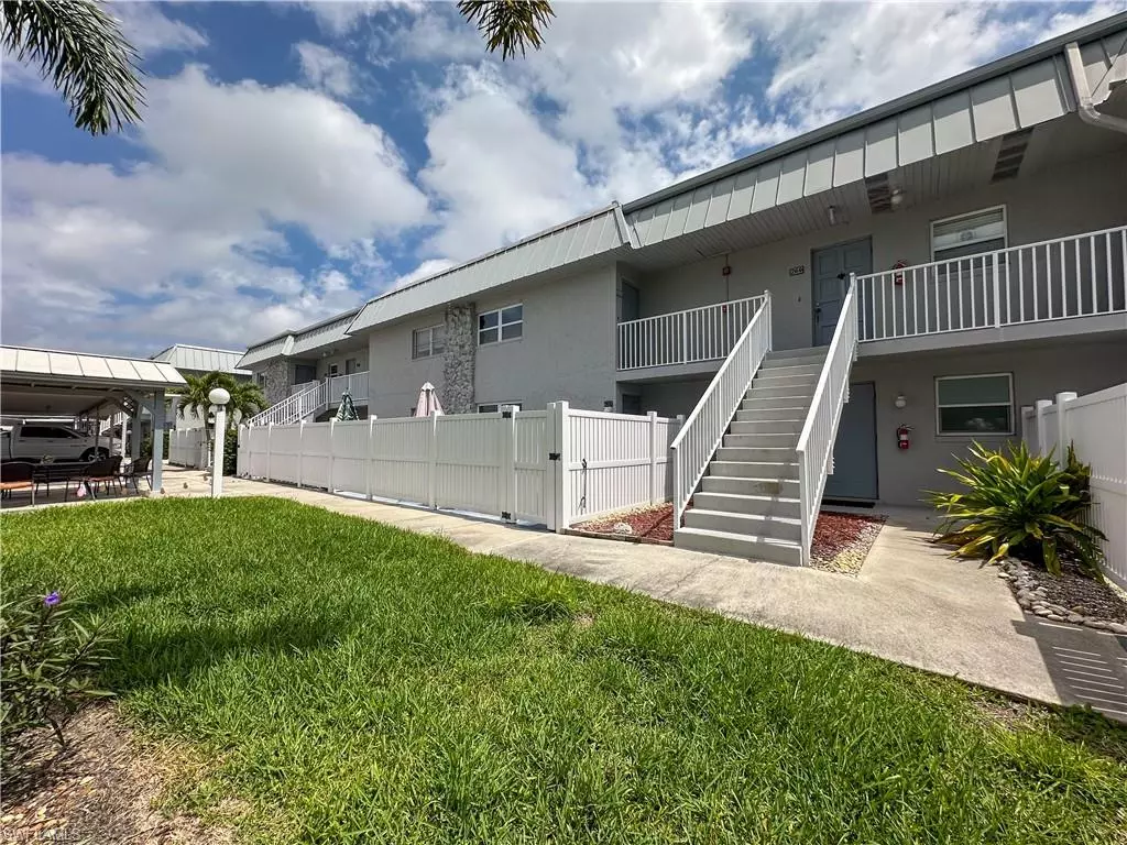 Fort Myers, FL 33919,6777 Winkler RD #168