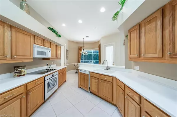 Naples, FL 34113,436 Crestwood LN