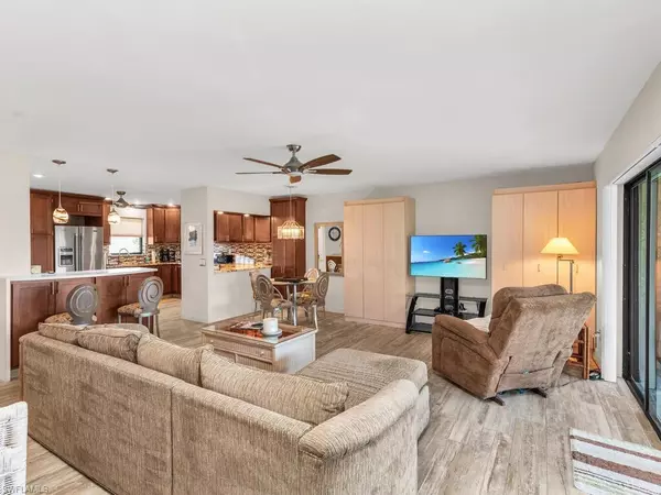 Marco Island, FL 34145,915 Panama CT #B4