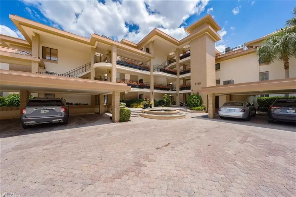 Naples, FL 34108,6710 Pelican Bay BLVD #423