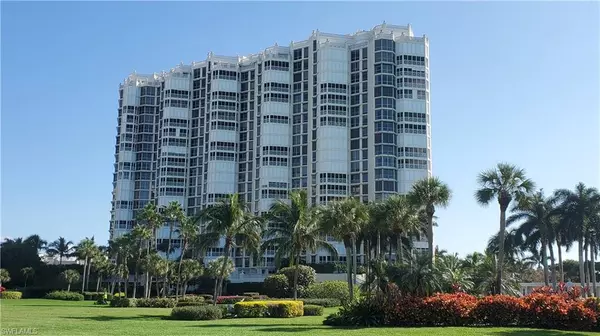 Naples, FL 34103,4021 Gulf Shore BLVD N #202