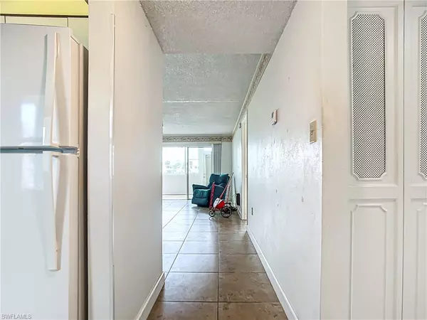 Fort Myers, FL 33907,1624 Pine Valley DR #102