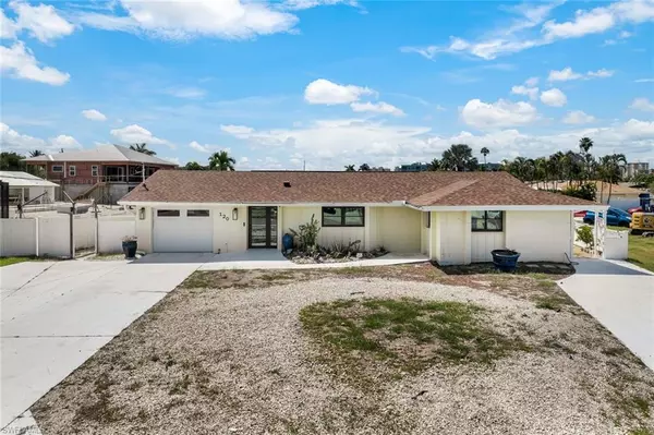 120 ALBATROSS ST, Fort Myers Beach, FL 33931