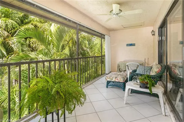 Naples, FL 34102,990 8th ST S #2A