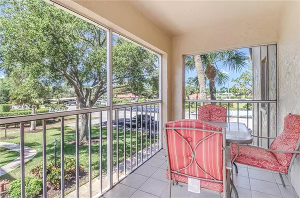 1051 Foxfire LN #201, Naples, FL 34104