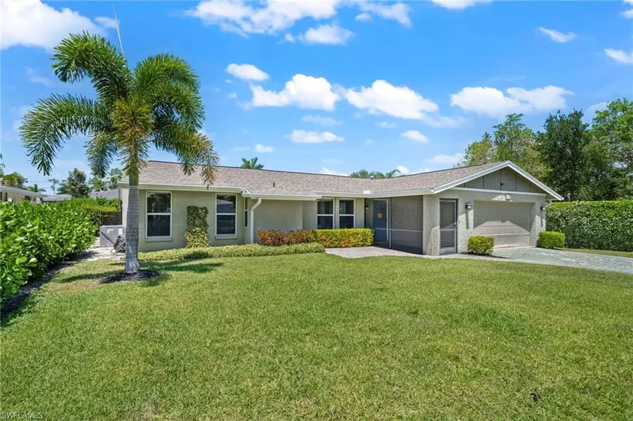 243 Willowick DR, Naples, FL 34110