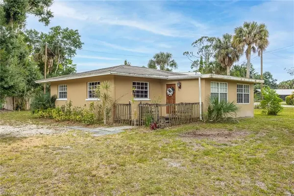 455 Santa Cruz ST, North Fort Myers, FL 33903