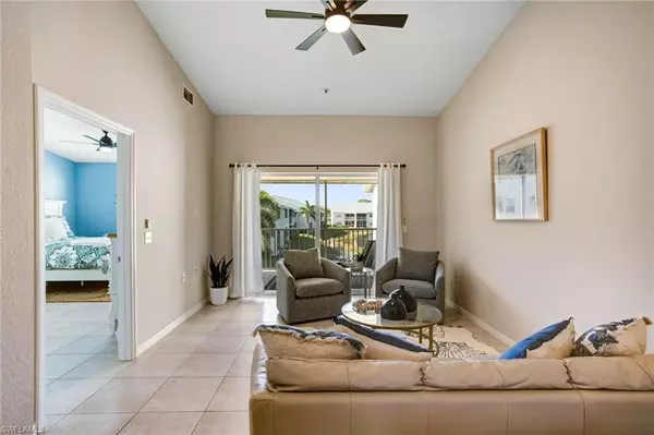 Naples, FL 34109,4940 Cougar CT S #5-201