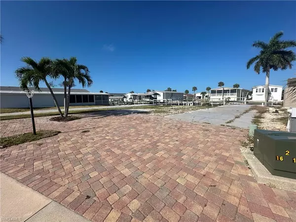 Fort Myers Beach, FL 33931,17720 Eglantine LN