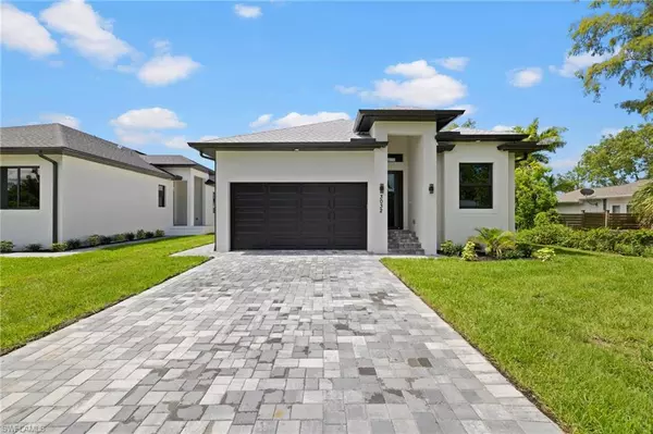 Naples, FL 34112,3049 Pine Tree DR