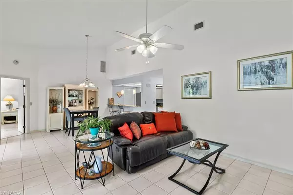 Naples, FL 34112,6074 Huntington Woods DR #18