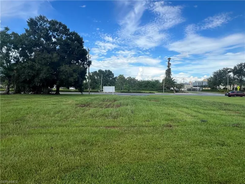 S 417-419 S 1st ST, Immokalee, FL 34142