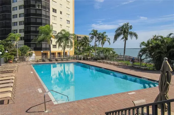 Fort Myers Beach, FL 33931,4265 Bay Beach LN #524