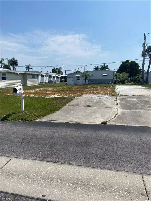 North Fort Myers, FL 33917,211 Carriage LN