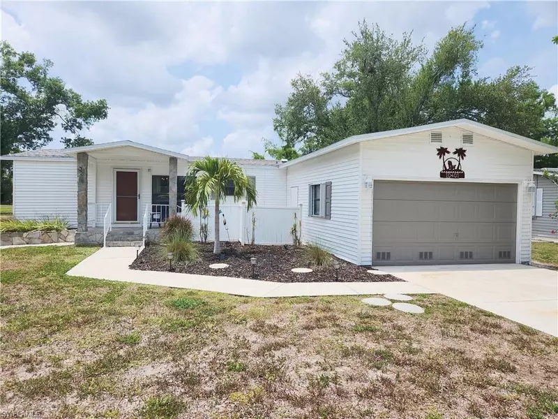 10401 Circle Pine RD, North Fort Myers, FL 33903