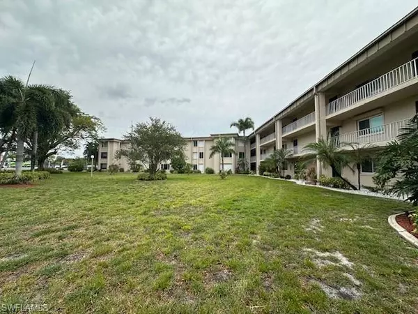 Fort Myers, FL 33901,2264 Winkler AVE #210