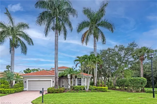 4732 Cerromar DR, Naples, FL 34112