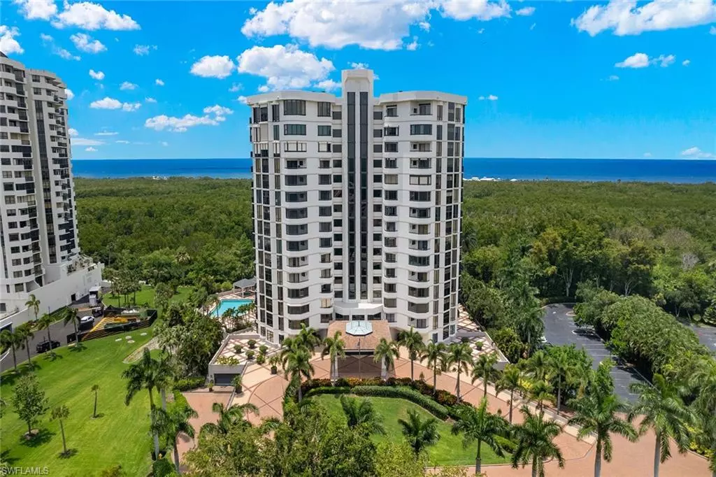 Naples, FL 34108,6075 Pelican Bay BLVD #906