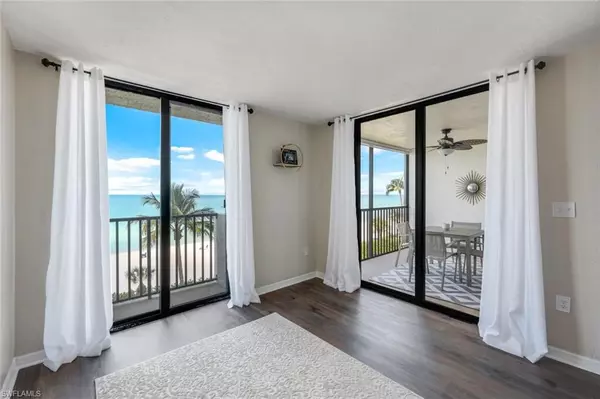 Naples, FL 34108,10475 GULFSHORE DR #142