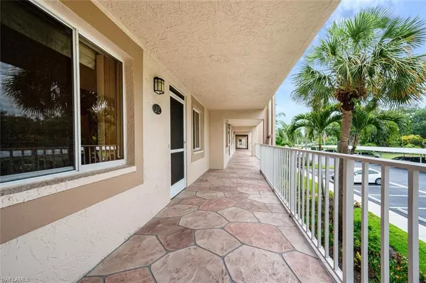 Naples, FL 34104,7320 Glenmoor LN #2202