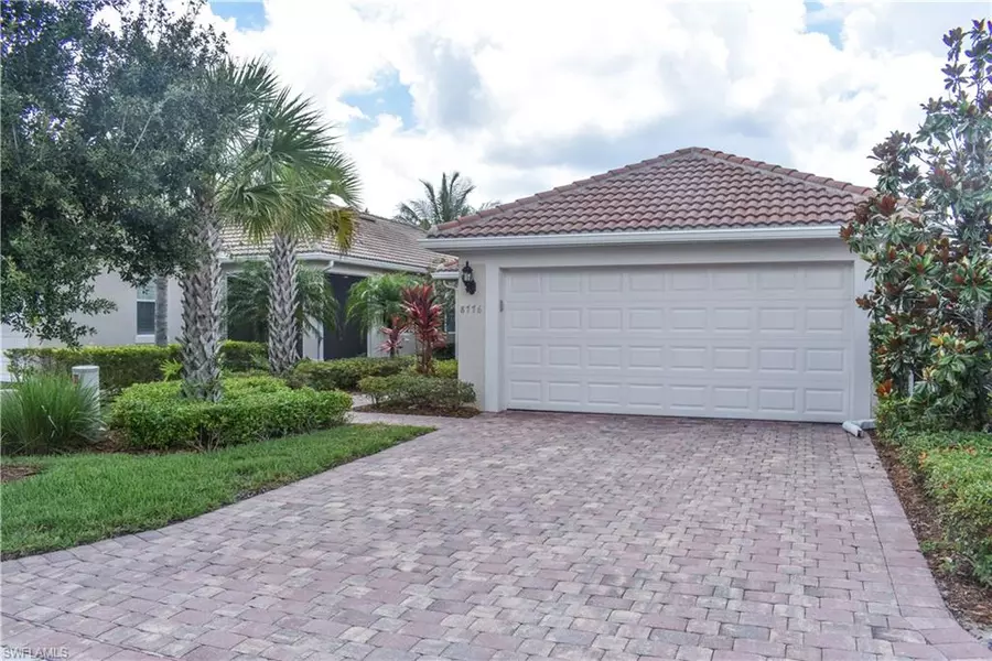 8776 Querce CT, Naples, FL 34114