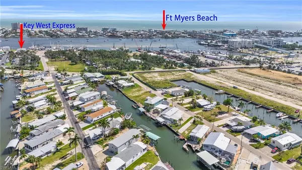 Fort Myers Beach, FL 33931,832 Oak ST