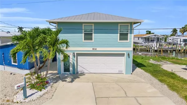 Fort Myers Beach, FL 33931,832 Oak ST