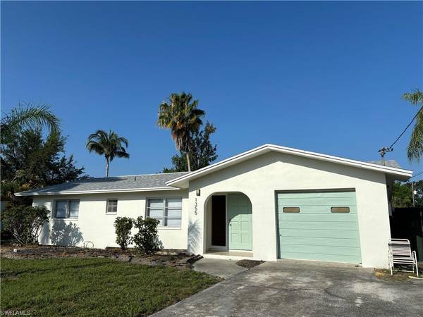 1355 Sunrise DR, North Fort Myers, FL 33917