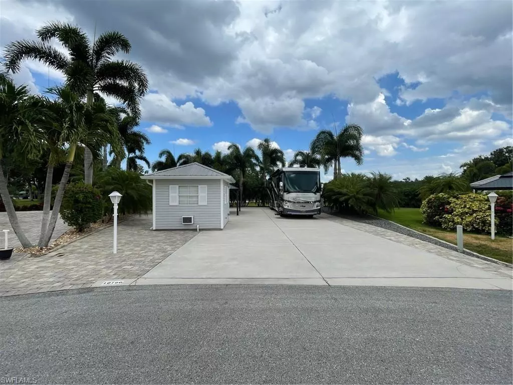 Fort Myers, FL 33905,10180 SHADOWOOD CT