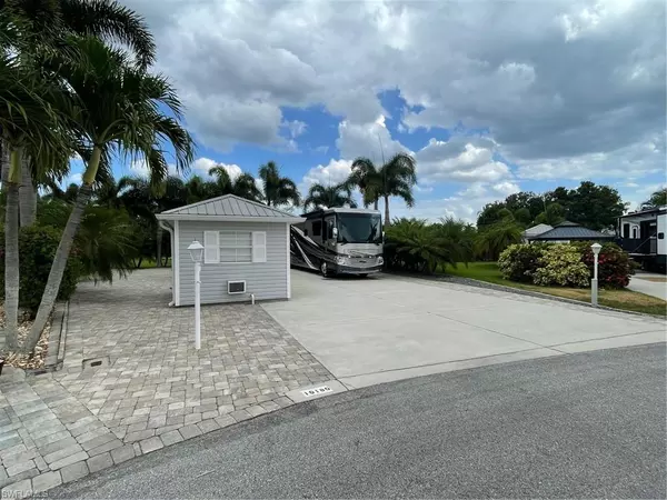 Fort Myers, FL 33905,10180 SHADOWOOD CT