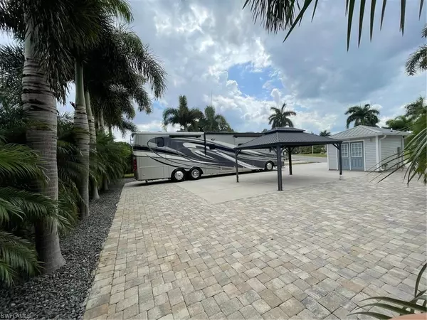 Fort Myers, FL 33905,10180 SHADOWOOD CT