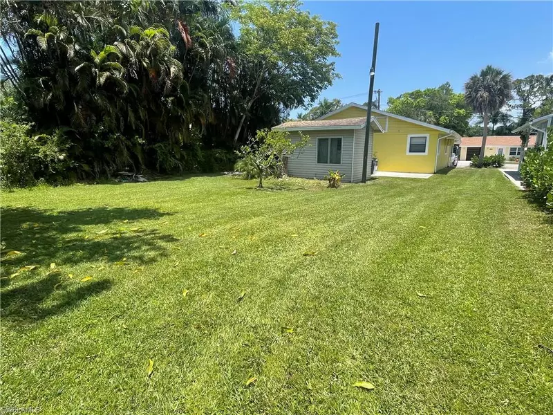 9950/9952 Carolina ST, Bonita Springs, FL 34135