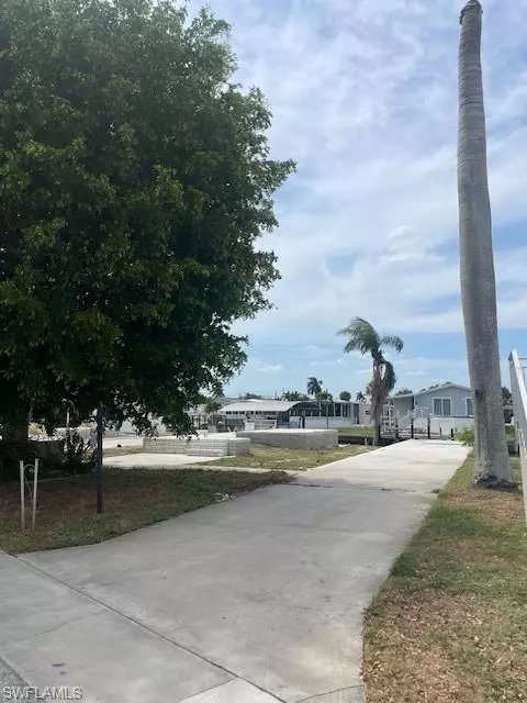 Fort Myers Beach, FL 33931,11310 Cypress LN