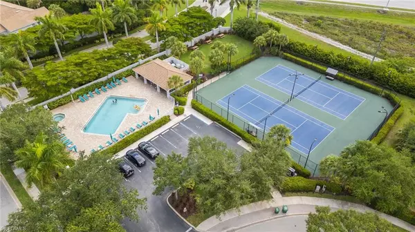 Naples, FL 34110,15760 MARCELLO CIR #176