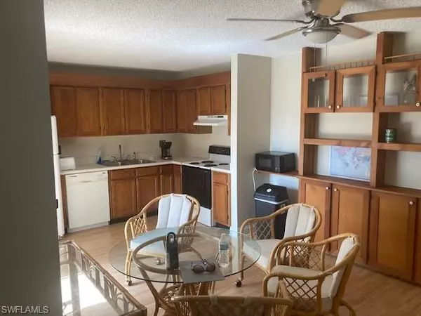 5208 Cedarbend DR #4, Fort Myers, FL 33919