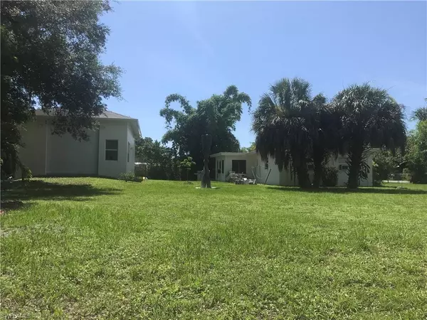 2670 Storter AVE, Naples, FL 34112