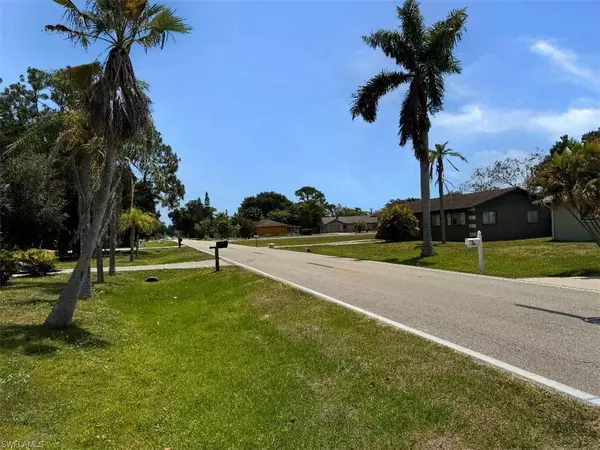 Fort Myers, FL 33905,13038 Fifth ST