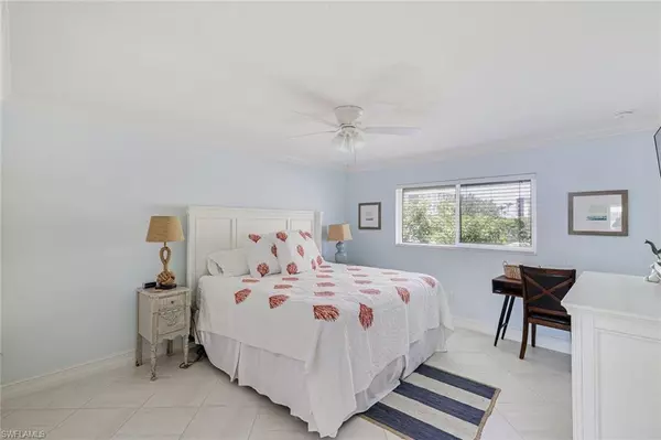 Naples, FL 34102,2100 Gulf Shore BLVD N #215