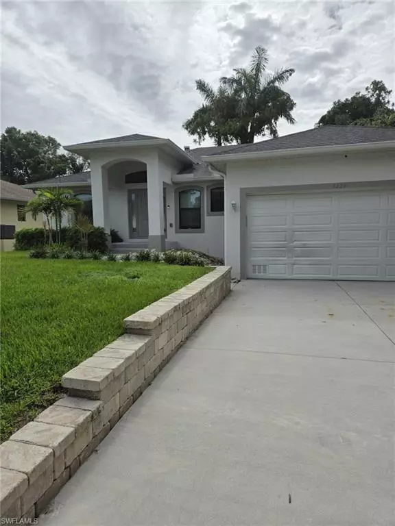 Naples, FL 34110,1334 Center LN