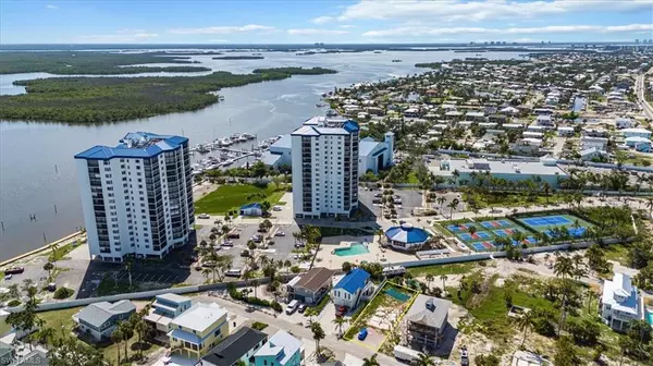 Fort Myers Beach, FL 33931,122 Gulfview AVE