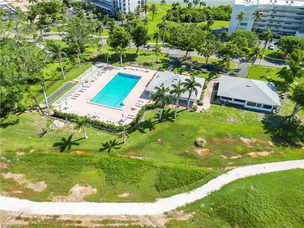 Fort Myers Beach, FL 33931,4223 Bay Beach LN #3B