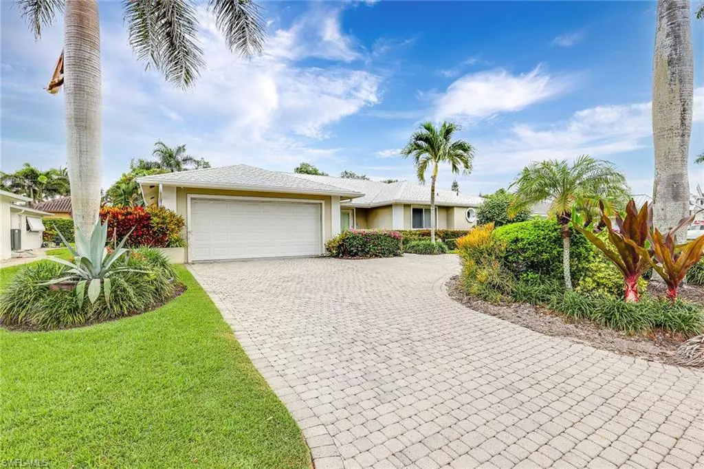 Naples, FL 34103,675 Harbour DR