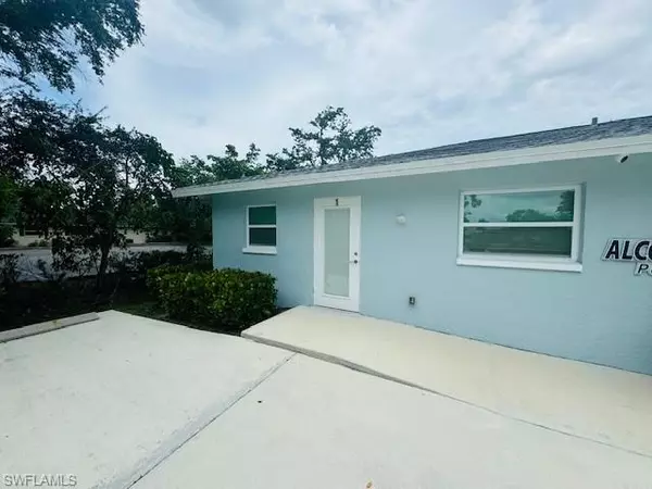 814 SE 16th PL, Cape Coral, FL 33990