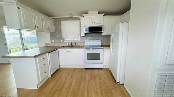 153 Cedar LN #45, Naples, FL 34114