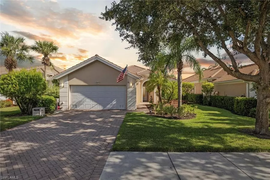 2318 Heydon CIR W, Naples, FL 34120