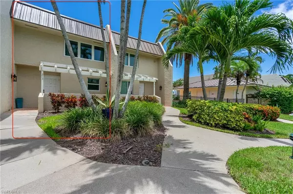 Naples, FL 34102,800 River Point DR #213